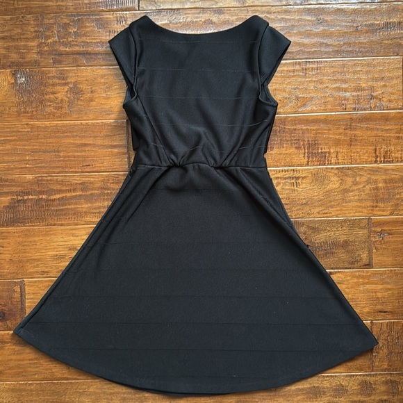 Ava & Yelly Nordstrom Kids Girls Mesh Insert Skater Flare Dress, size 10 - Picture 6 of 7